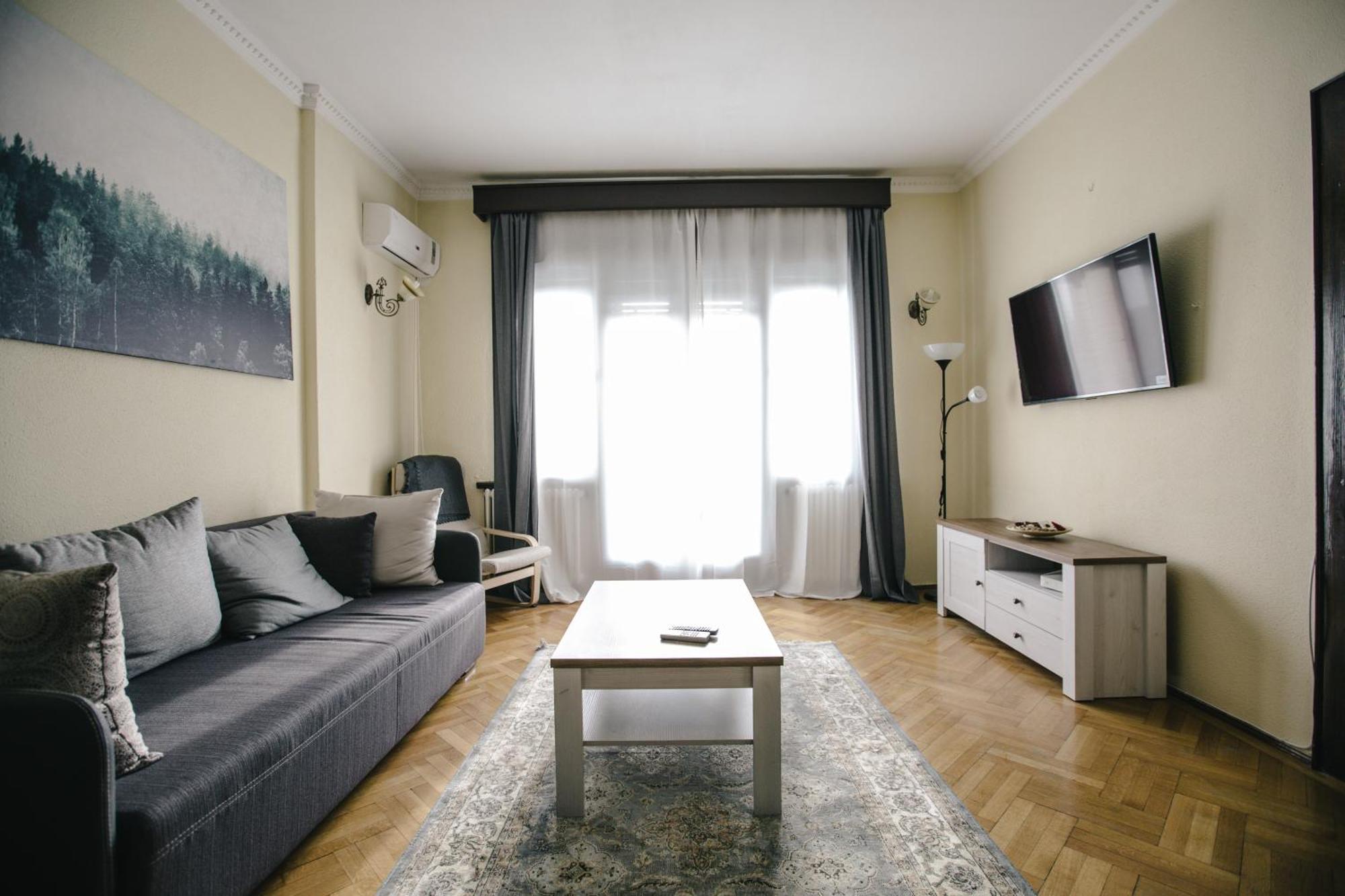 Spacious City View Apartment With Balcony Бухарест Екстер'єр фото