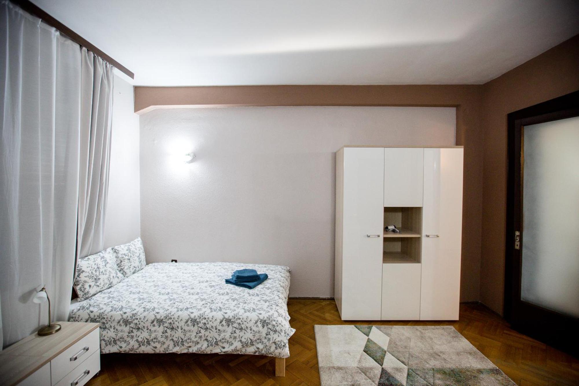 Spacious City View Apartment With Balcony Бухарест Екстер'єр фото